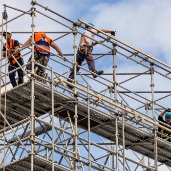 Construction Workers On Scaffold At Risk Of Falling Injury (1)